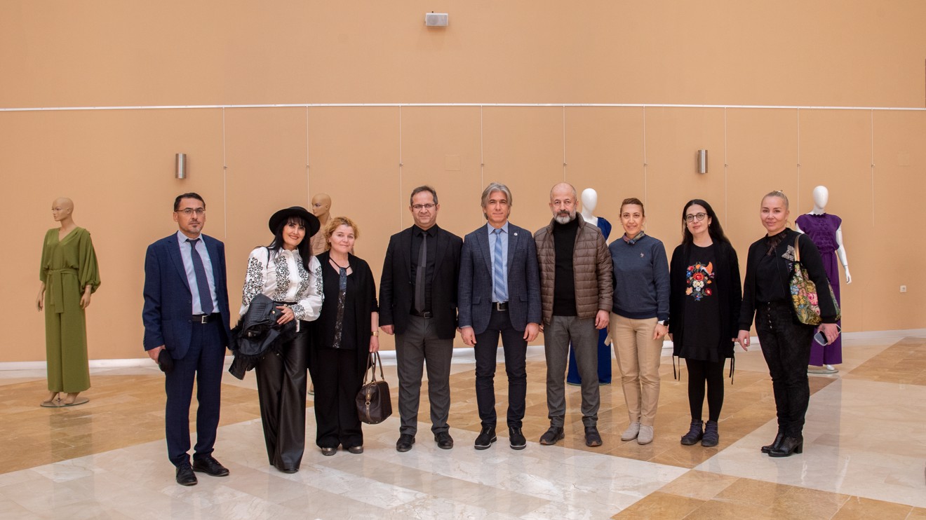 Selçuk Üniversitesinde 2 sergi sanatseverlerle buluştu